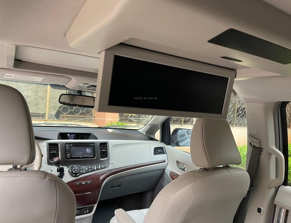 Foreign Used Toyota Sienna 2013 XLE for Sale In Abuja