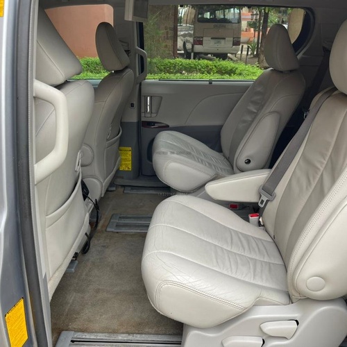 Foreign Used Toyota Sienna 2013 XLE for Sale In Abuja