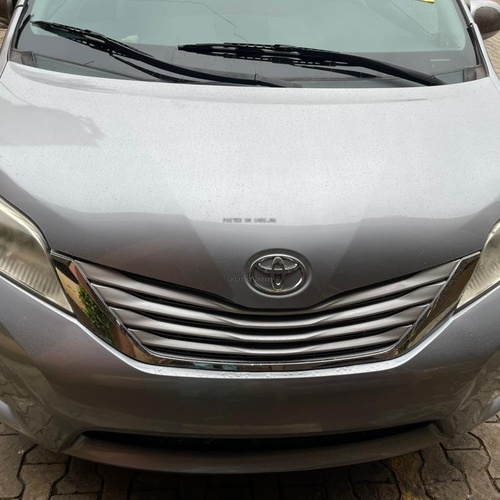 Foreign Used Toyota Sienna 2013 XLE for Sale In Abuja