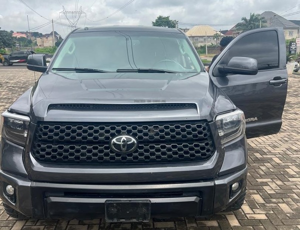 Toyota Tundra 2011 Upgraded to 2016 for Sale In Lagos