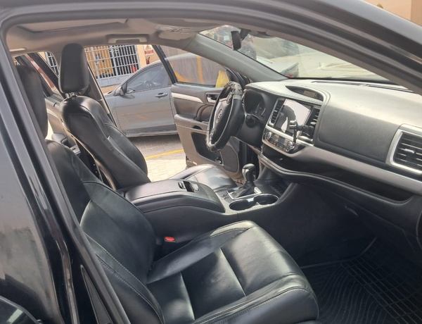 Toyota Highlander 2017 for Sale  In Lekki Lagos