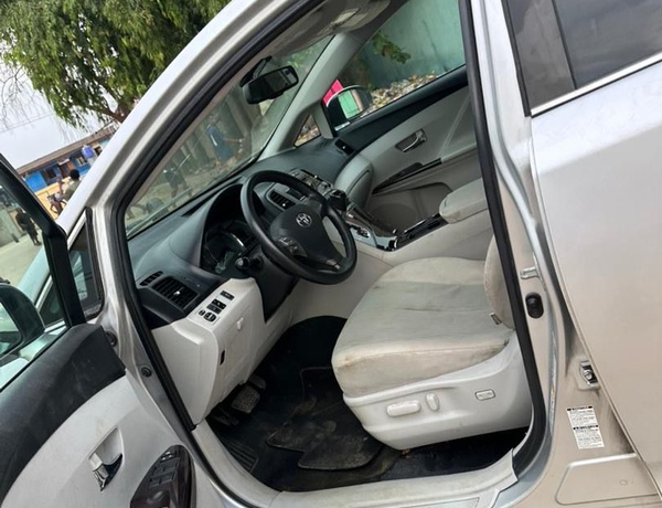 FOREIGN USED TOYOTA VENZA 2010 FOR SALE  IN LAGOS
