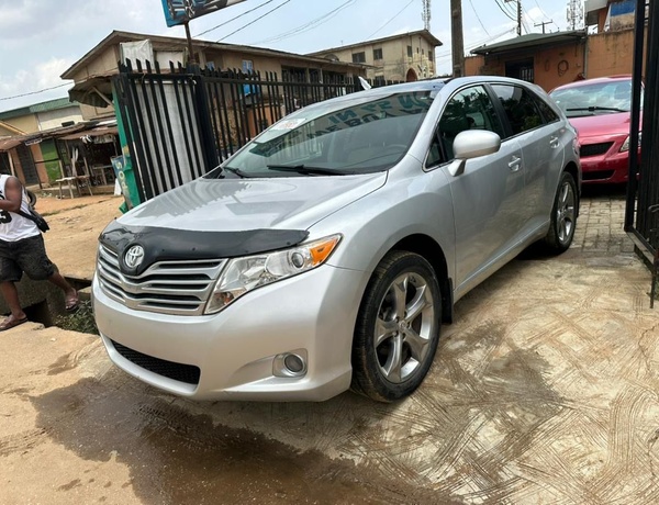 FOREIGN USED TOYOTA VENZA 2010 FOR SALE  IN LAGOS