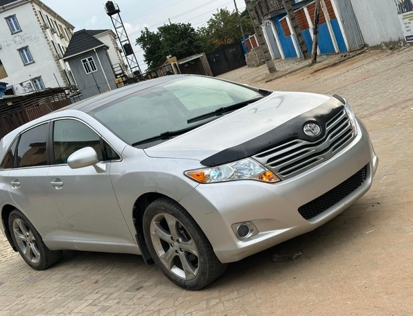 FOREIGN USED TOYOTA VENZA 2010 FOR SALE  IN LAGOS