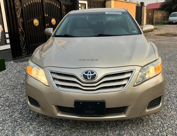 Foreign Used 2011 Toyota Camry LE for Sale In Lagos