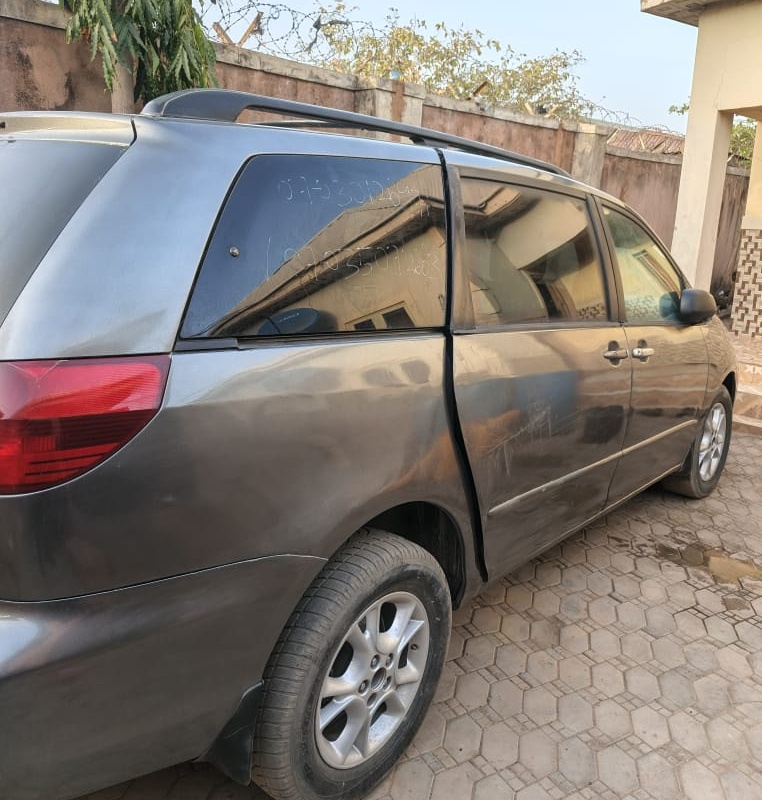 Foreign Used Toyota Sienna for Sale In Gombe image