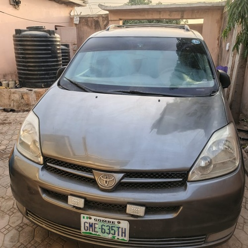 Foreign Used Toyota Sienna for Sale In Gombe
