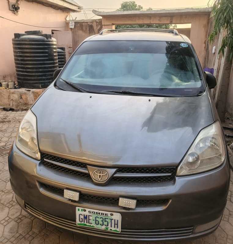 Foreign Used Toyota Sienna for Sale In Gombe image