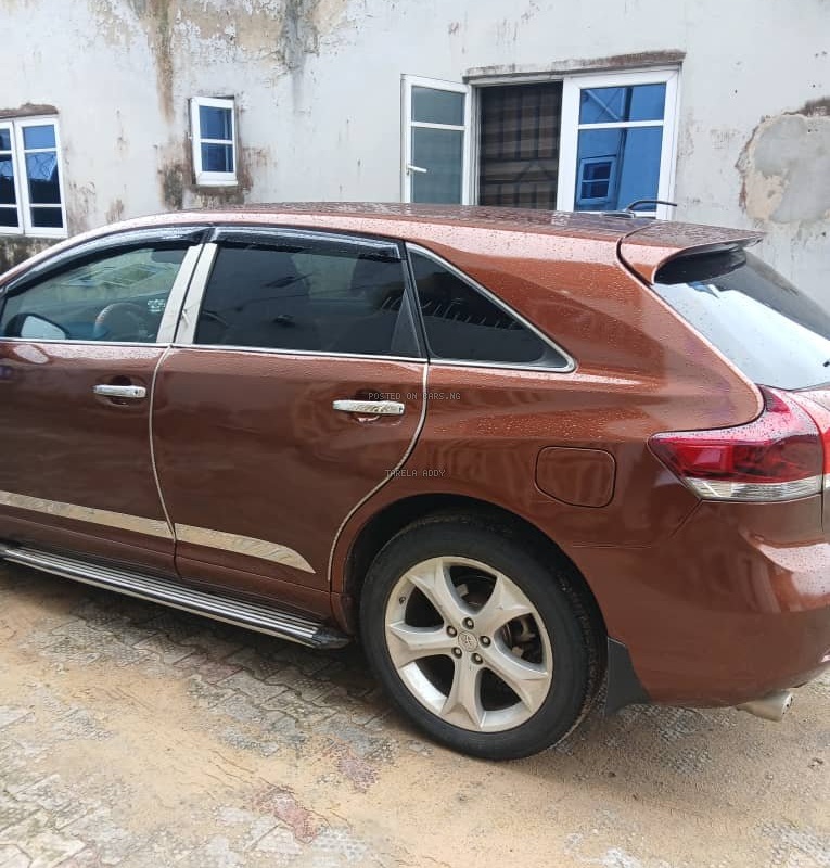 Nigerian Used Toyota Venza 2010 for Sale in Bayelsa image