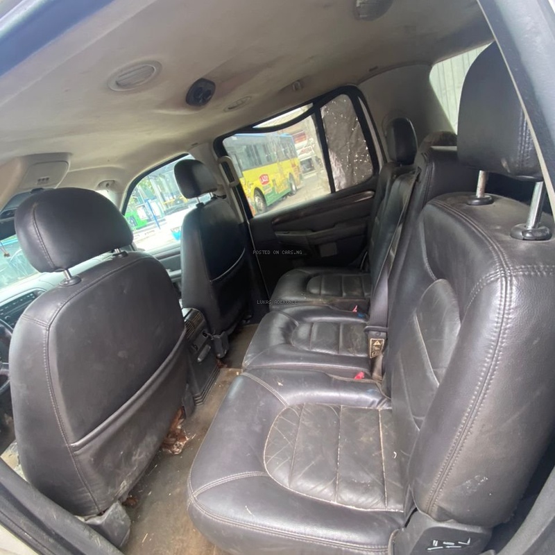 Nigerian Used Ford Explorer 2004 for Sale In Lagos image