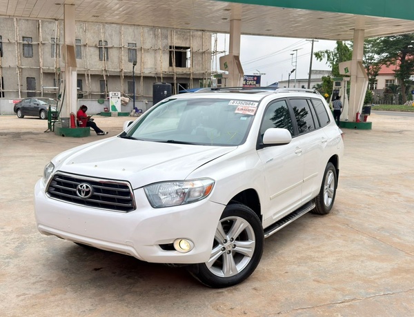 Foreign Used Toyota Highlander 2010 for Sale In Lagos