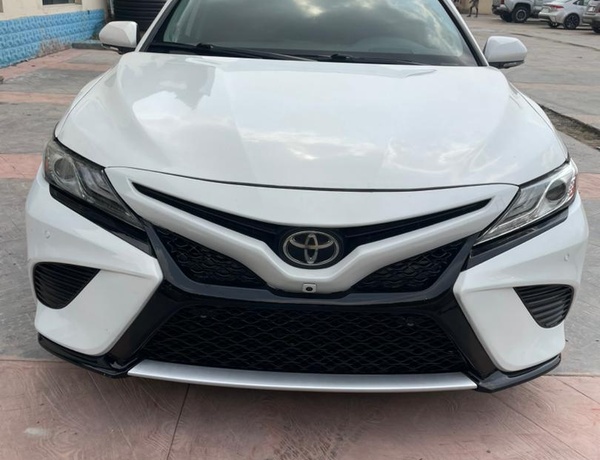 Foreign Used 2018 Toyota Camry XSE– Panoramic Roof