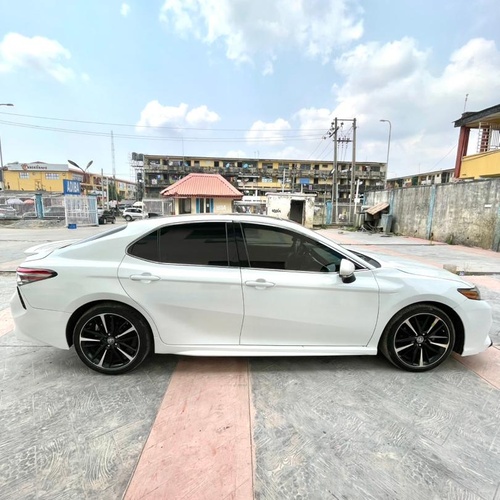 Foreign Used 2018 Toyota Camry XSE– Panoramic Roof