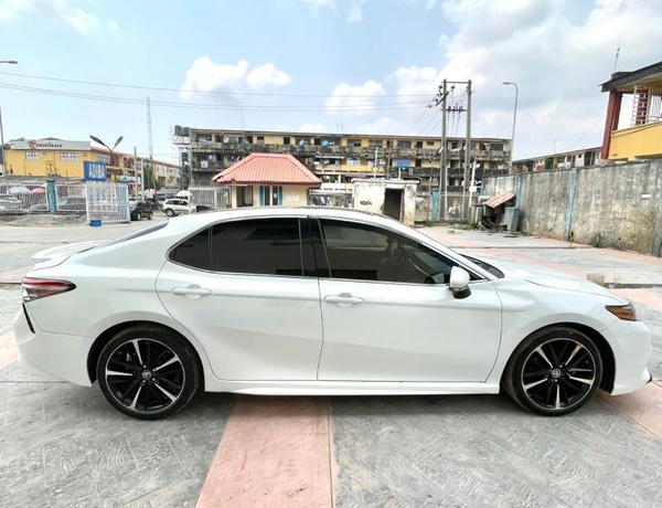 Foreign Used 2018 Toyota Camry XSE– Panoramic Roof
