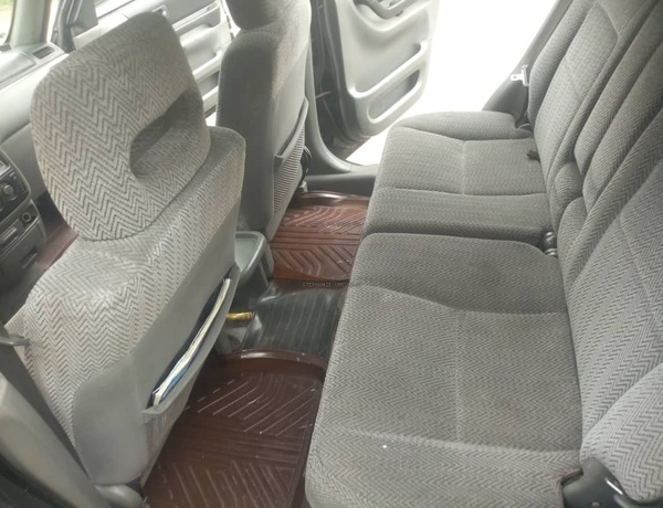 Honda C-RV 2000 model for Sale In Lagos