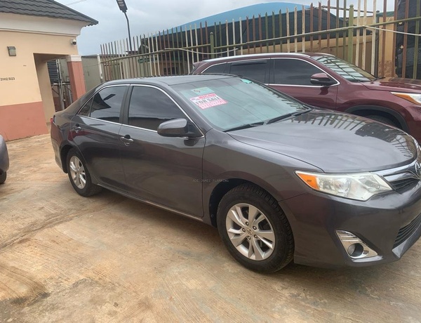 2012 TOYOTA CAMRY LE CLEAN TOKUNBO