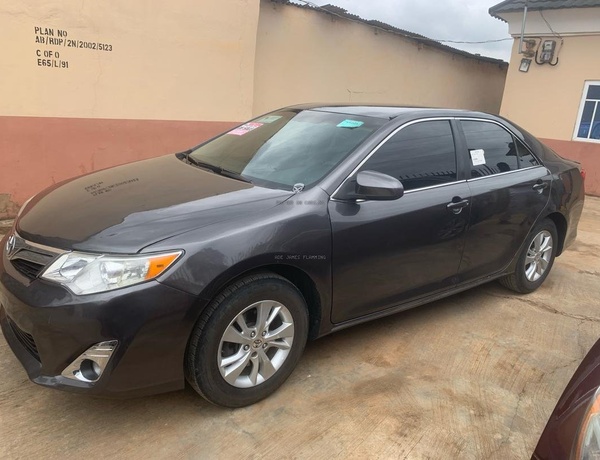 2012 TOYOTA CAMRY LE CLEAN TOKUNBO