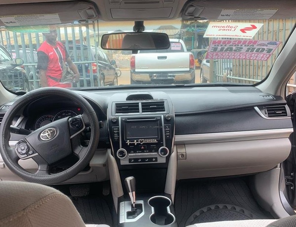 2012 TOYOTA CAMRY LE CLEAN TOKUNBO