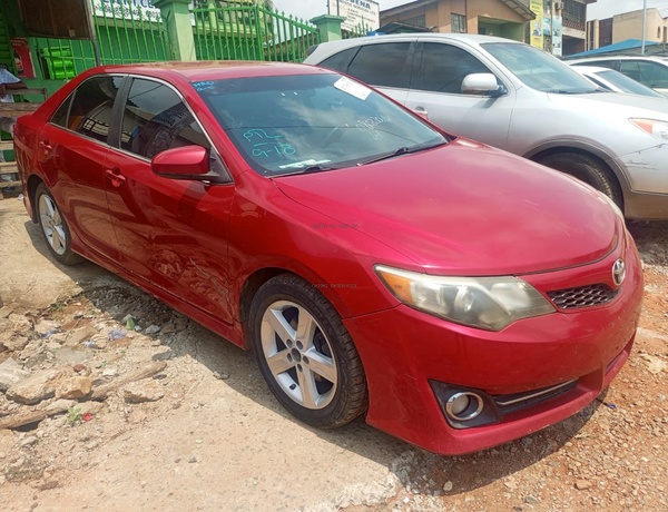 Foreign Used Toyota Camry 2013 SE for Sale In Lagos