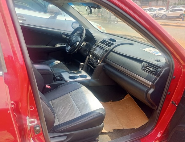 Foreign Used Toyota Camry 2013 SE for Sale In Lagos