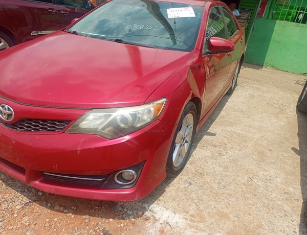 Foreign Used Toyota Camry 2013 SE for Sale In Lagos