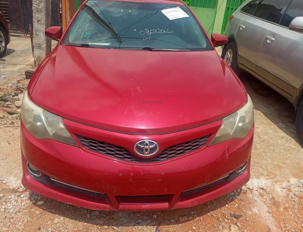 Foreign Used Toyota Camry 2013 SE for Sale In Lagos