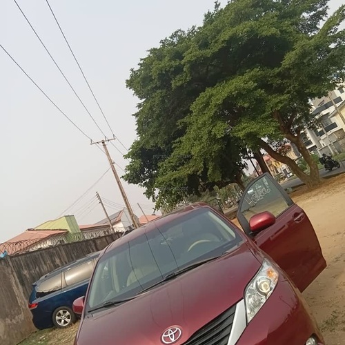 Foreign Used Toyota Sienna 2013 model for Sale In Lagos