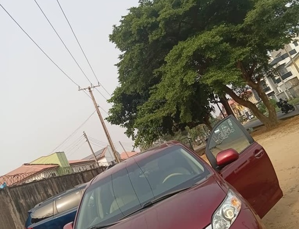 Foreign Used Toyota Sienna 2013 model for Sale In Lagos