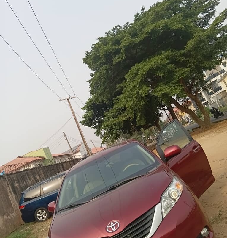 Foreign Used Toyota Sienna 2013 model for Sale In Lagos image