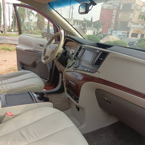 Foreign Used Toyota Sienna 2013 model for Sale In Lagos