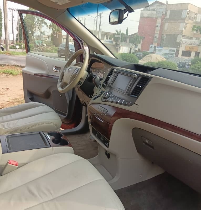 Foreign Used Toyota Sienna 2013 model for Sale In Lagos image