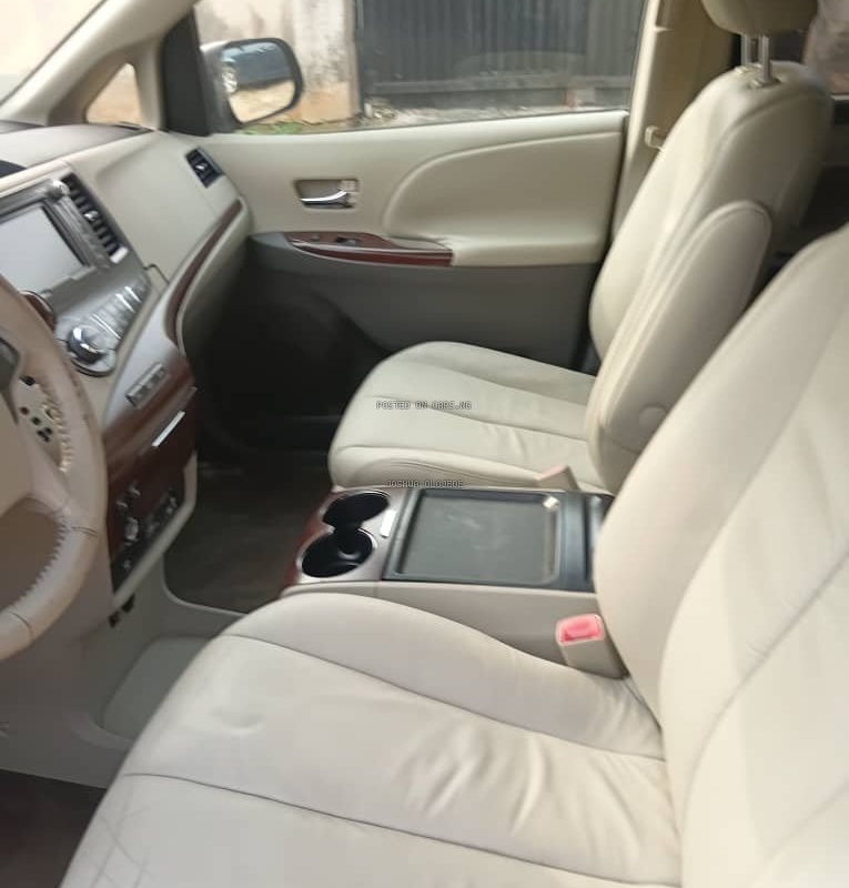 Foreign Used Toyota Sienna 2013 model for Sale In Lagos image