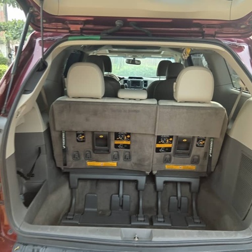 Foreign Used Toyota Sienna 2013 model for Sale In Lagos