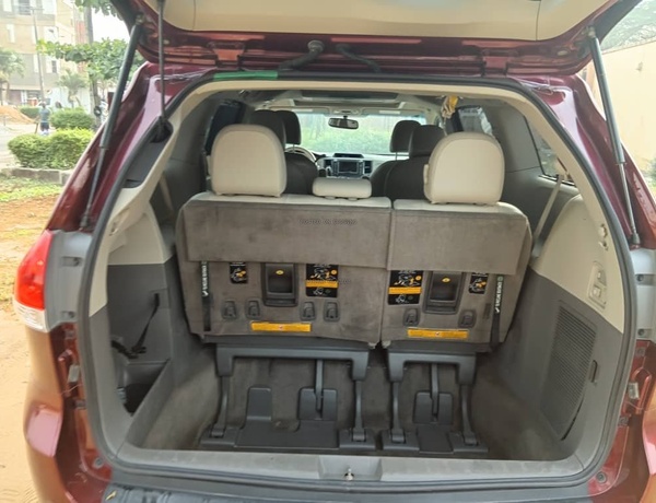 Foreign Used Toyota Sienna 2013 model for Sale In Lagos