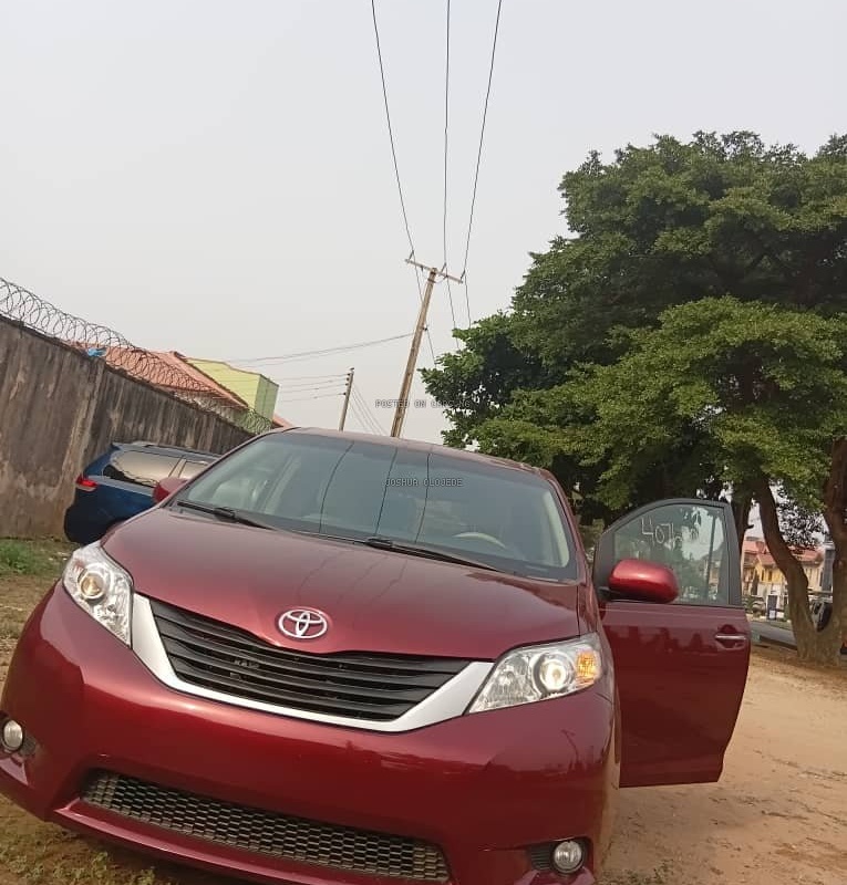 Foreign Used Toyota Sienna 2013 model for Sale In Lagos image