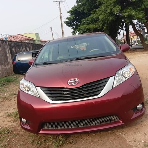 Foreign Used Toyota Sienna 2013 model for Sale In Lagos
