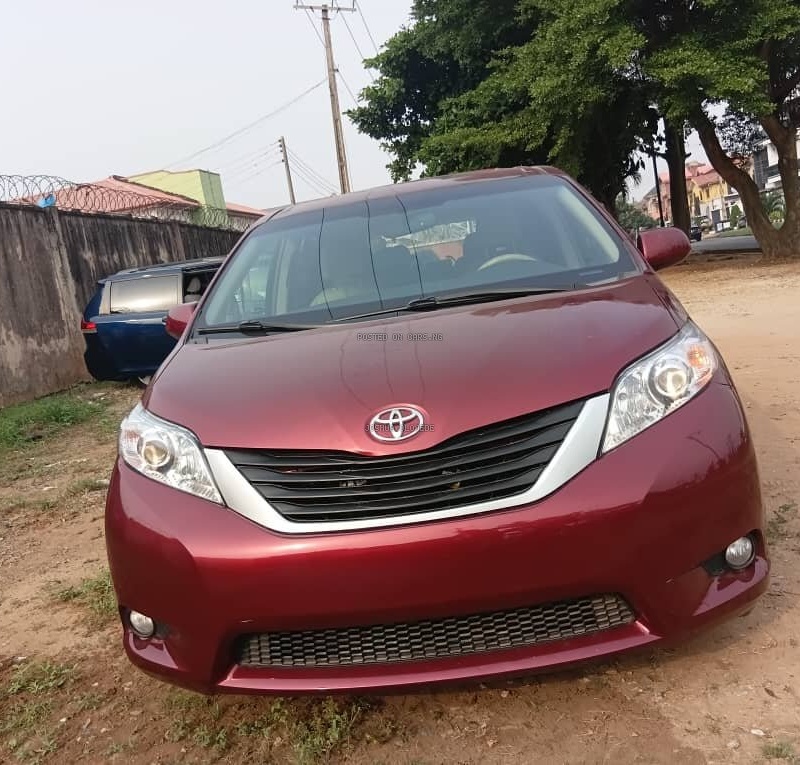 Foreign Used Toyota Sienna 2013 model for Sale In Lagos image