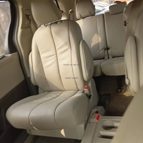 Foreign Used Toyota Sienna 2013 model for Sale In Lagos