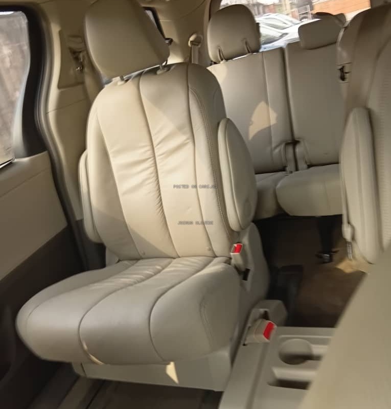 Foreign Used Toyota Sienna 2013 model for Sale In Lagos image