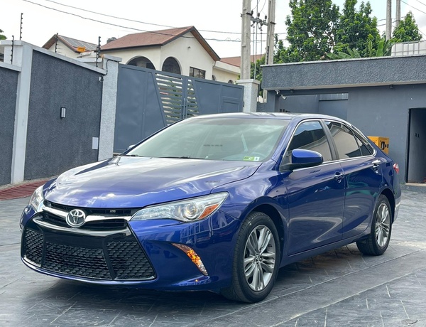 A CLEAN FOREIGN USED 2015 TOYOTA CAMRY SE FOR SALE