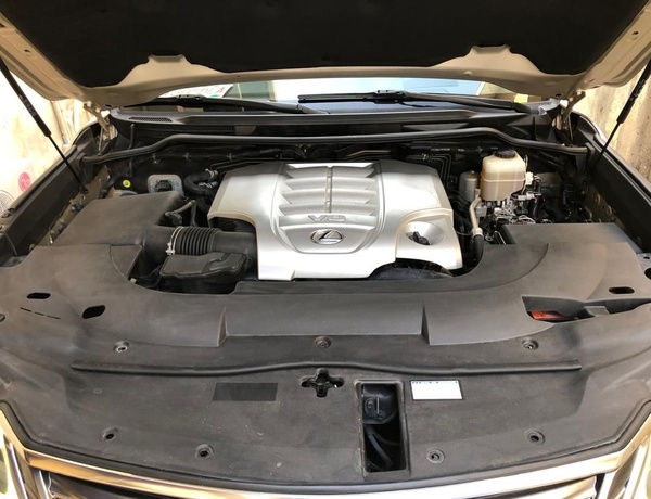 A FOREIGN USED 2016 LEXUS LX570 FOR SALE