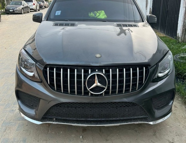 CLEAN ONE YEAR USED MERCEDES BENZ  ML350 2012