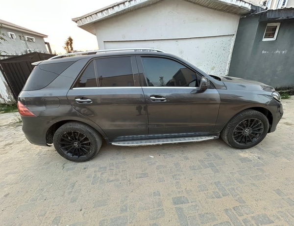 CLEAN ONE YEAR USED MERCEDES BENZ  ML350 2012