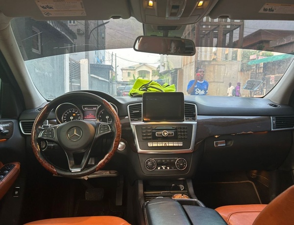 CLEAN ONE YEAR USED MERCEDES BENZ  ML350 2012