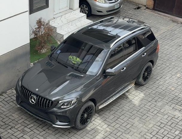 CLEAN ONE YEAR USED MERCEDES BENZ  ML350 2012