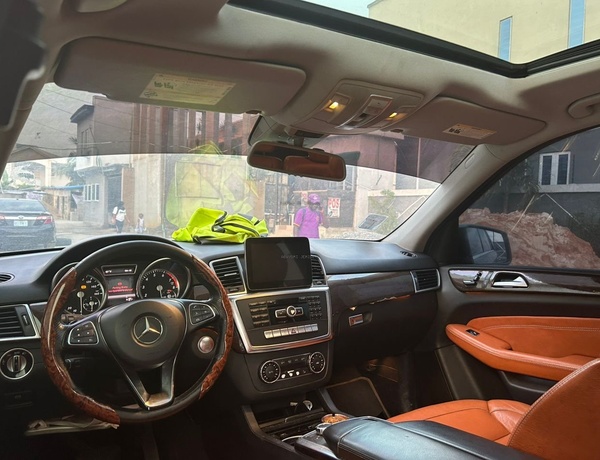 CLEAN ONE YEAR USED MERCEDES BENZ  ML350 2012