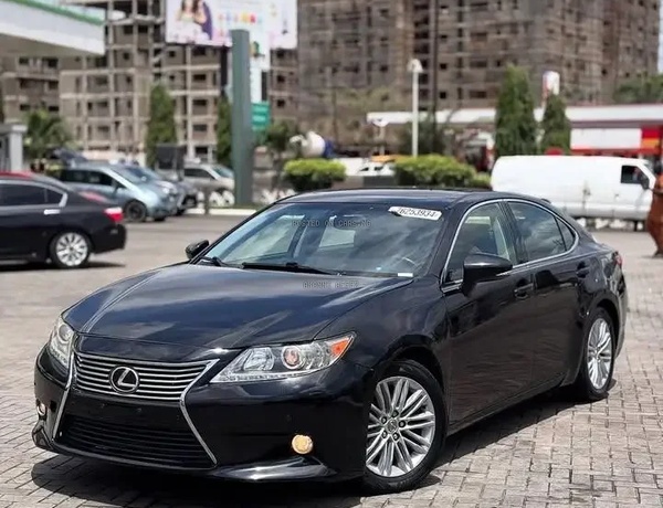 Foreign Used Lexus ES 350 2014 for Sale In Ibadan Oyo State