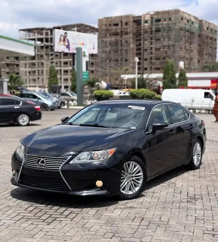 Foreign Used Lexus ES 350 2014 for Sale In Ibadan Oyo State image