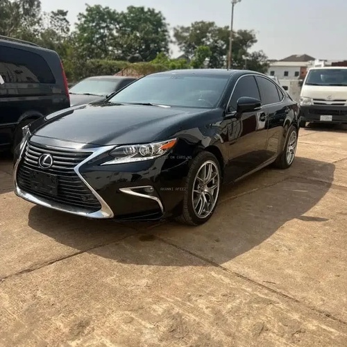 Foreign Used Lexus ES 350 2014 for Sale In Ibadan Oyo State