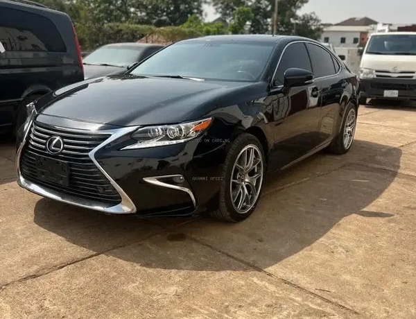 Foreign Used Lexus ES 350 2014 for Sale In Ibadan Oyo State
